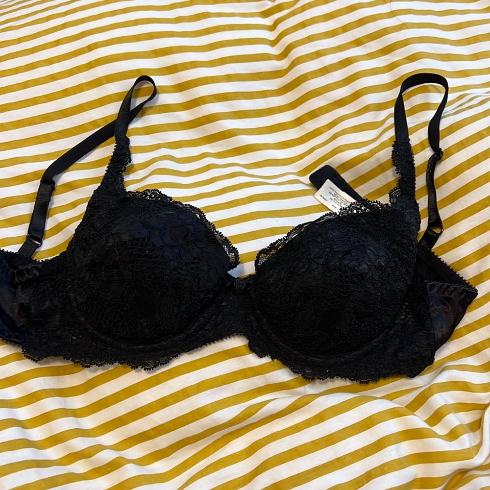 90’s Victoria’s Secret Lace Padded Underwire Bra